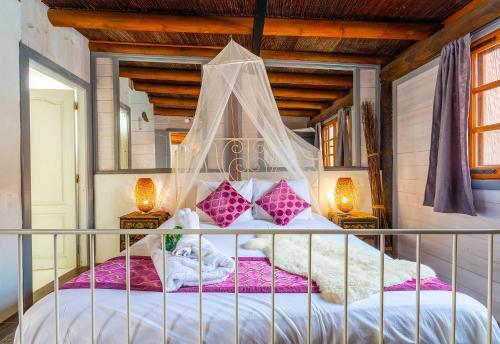 Resort De Arrieta Village - Yurts And Stone - Shared Pool - Walking Distance To Arrieta - Eco Friendly *
