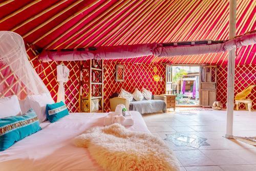 De Arrieta Village - Yurts And Stone - Shared Pool - Walking Distance To Arrieta - Eco Friendly Resort Tabayesco