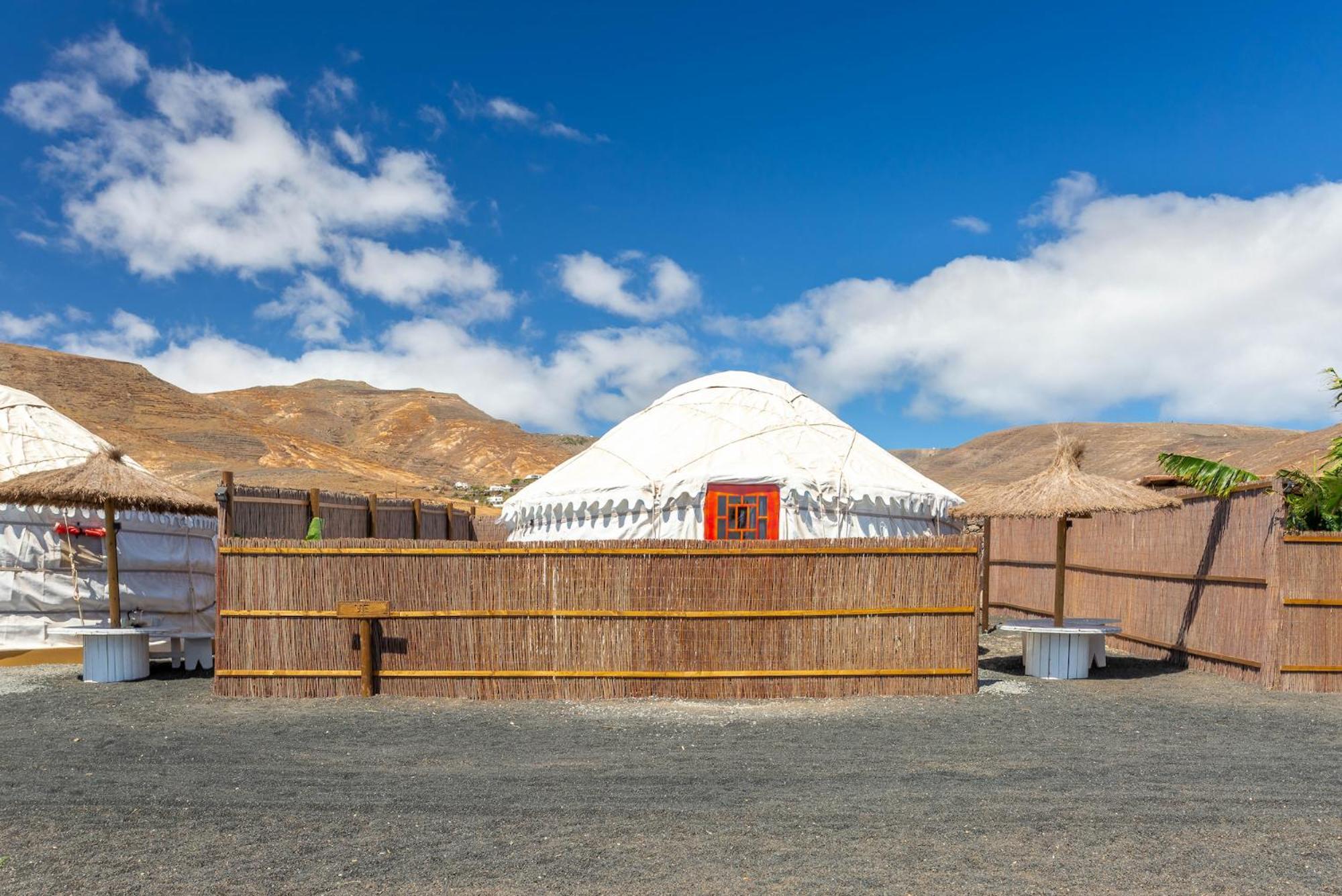 De Arrieta Village - Yurts And Stone - Shared Pool - Walking Distance To Arrieta - Eco Friendly Resort Tabayesco