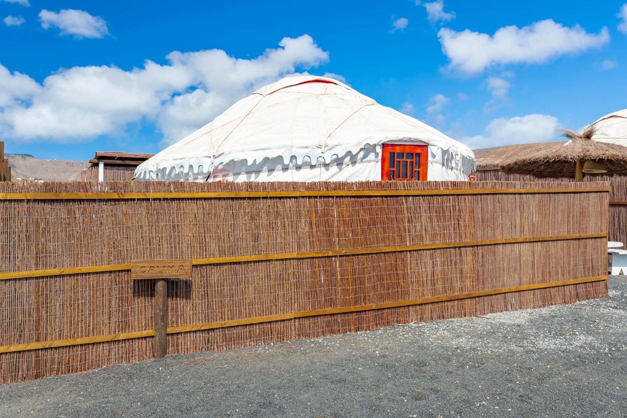 Resort De Arrieta Village - Yurts And Stone - Shared Pool - Walking Distance To Arrieta - Eco Friendly