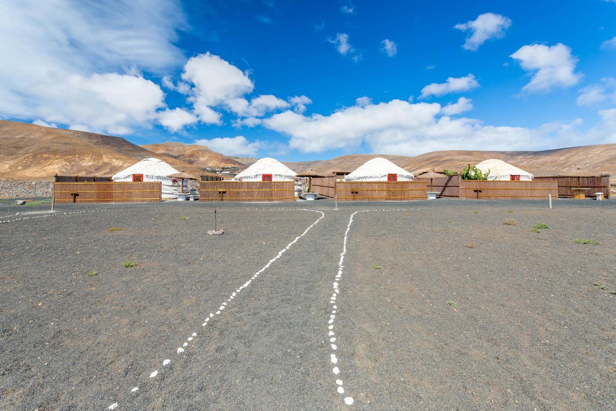 De Arrieta Village - Yurts And Stone - Shared Pool - Walking Distance To Arrieta - Eco Friendly *
