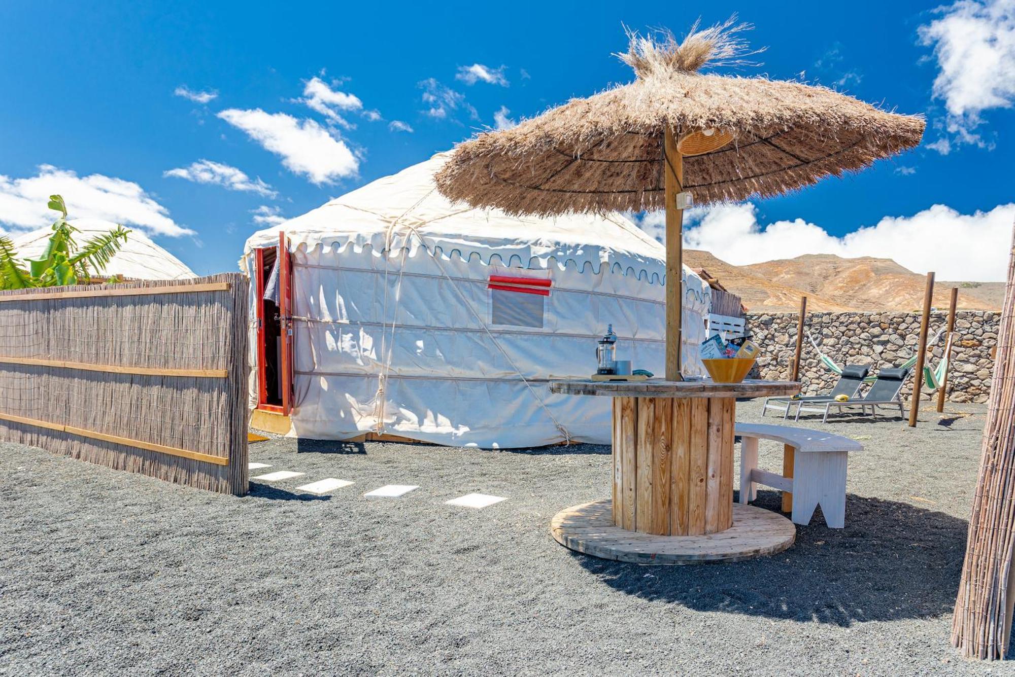 De Arrieta Village - Yurts And Stone - Shared Pool - Walking Distance To Arrieta - Eco Friendly *