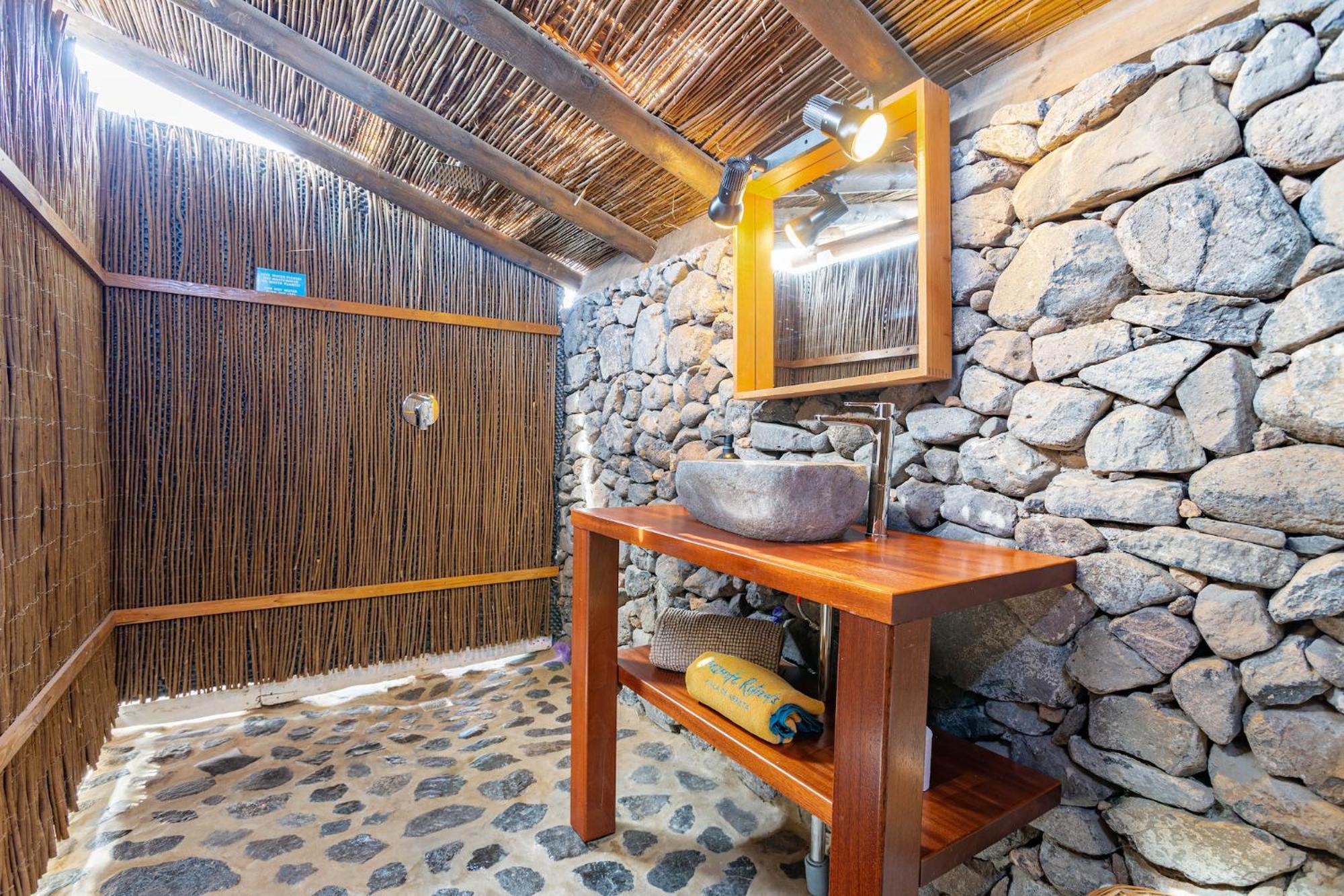 Resort De Arrieta Village - Yurts And Stone - Shared Pool - Walking Distance To Arrieta - Off Grid *