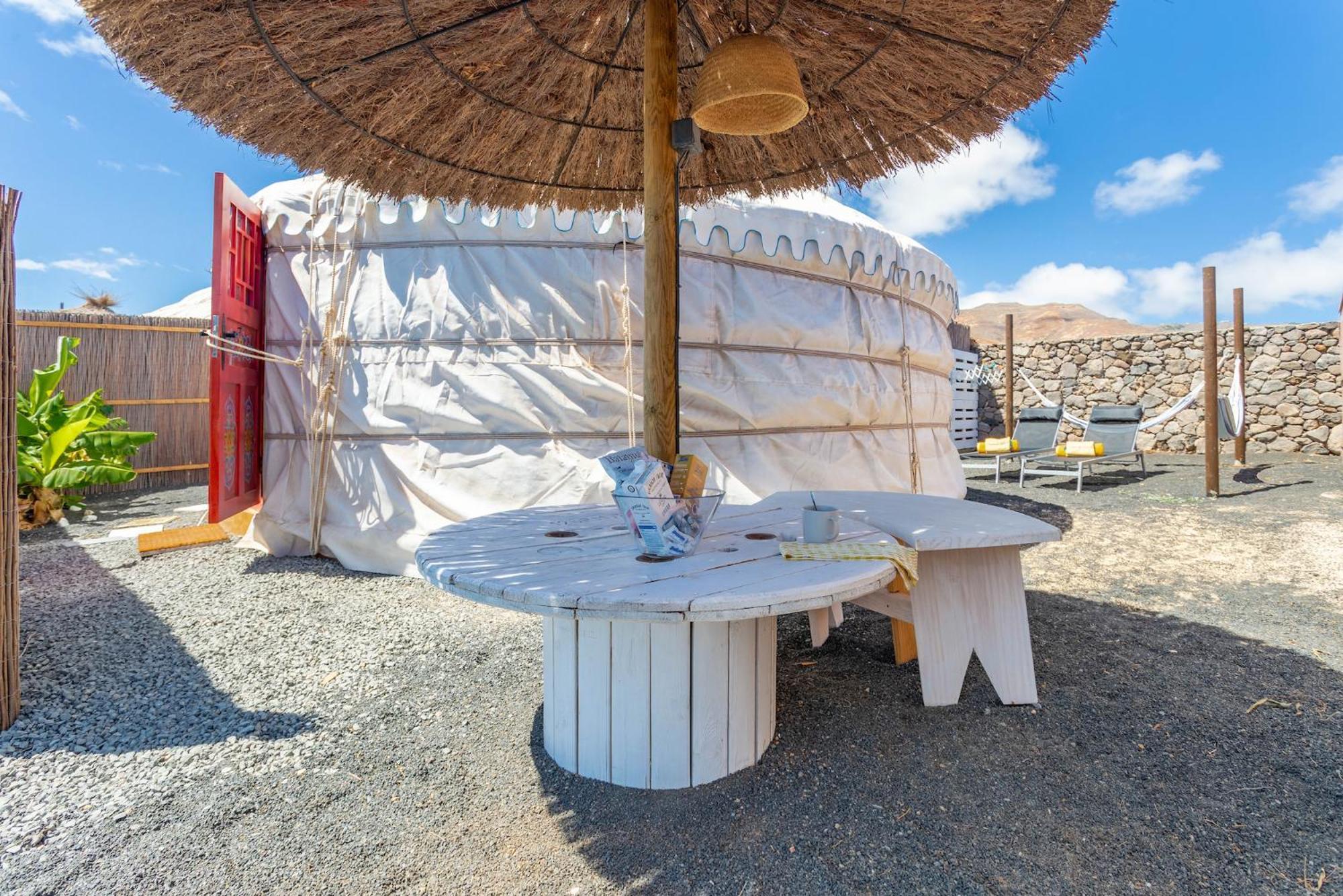 Resort De Arrieta Village - Yurts And Stone - Shared Pool - Walking Distance To Arrieta - Eco Friendly Tabayesco
