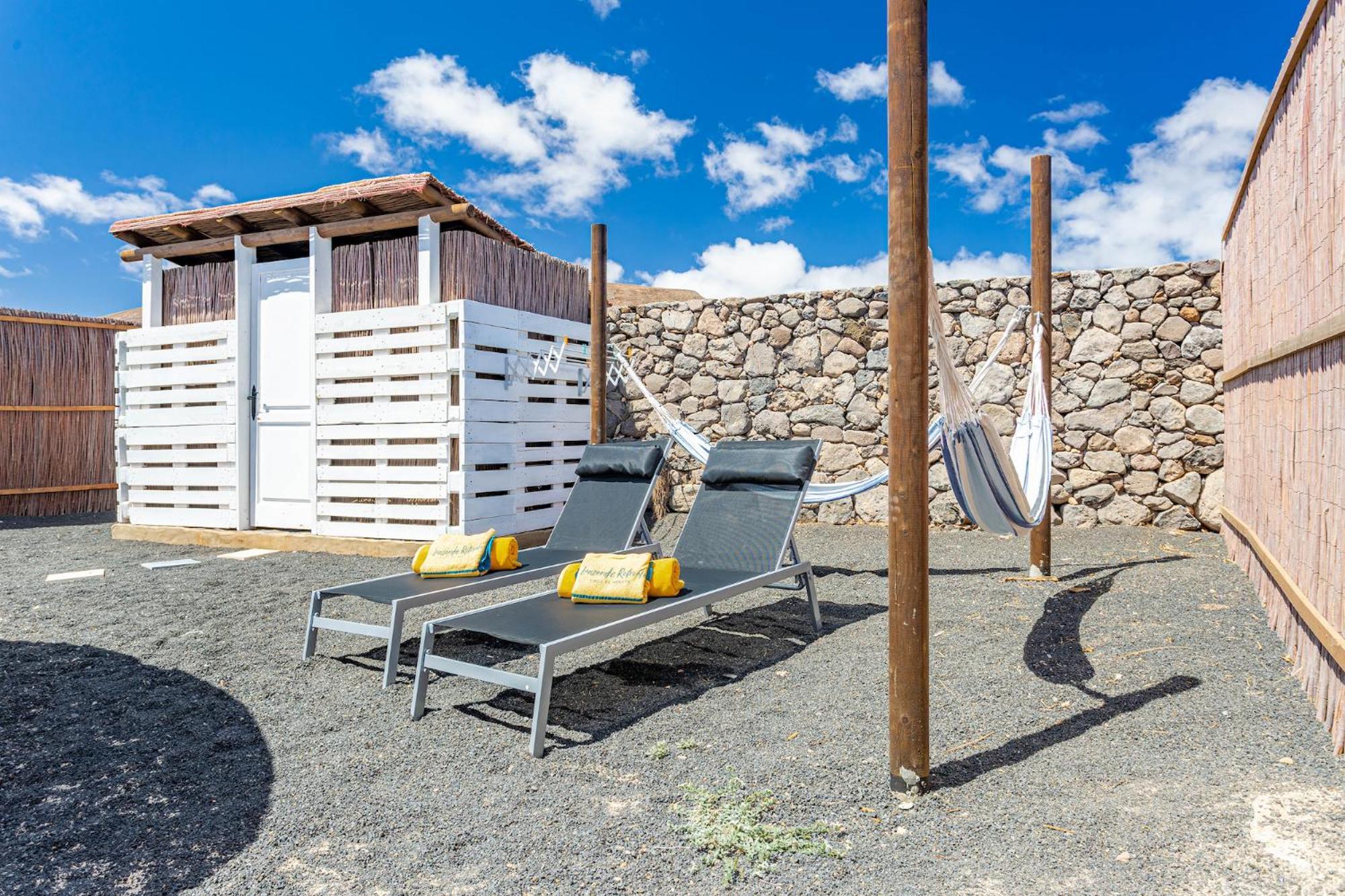 De Arrieta Village - Yurts And Stone - Shared Pool - Walking Distance To Arrieta - Off Grid Resort *