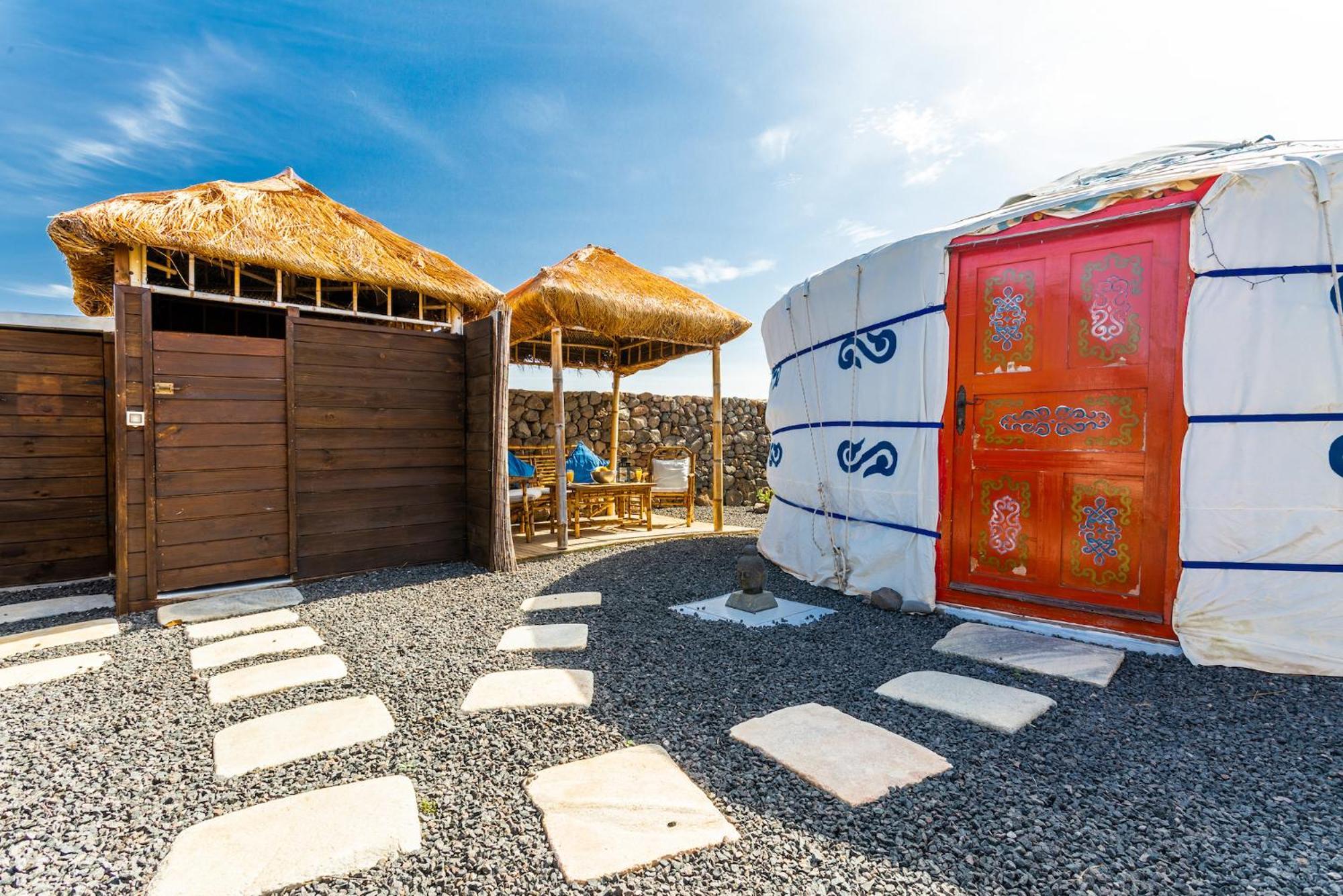 Resort De Arrieta Village - Yurts And Stone - Shared Pool - Walking Distance To Arrieta - Eco Friendly