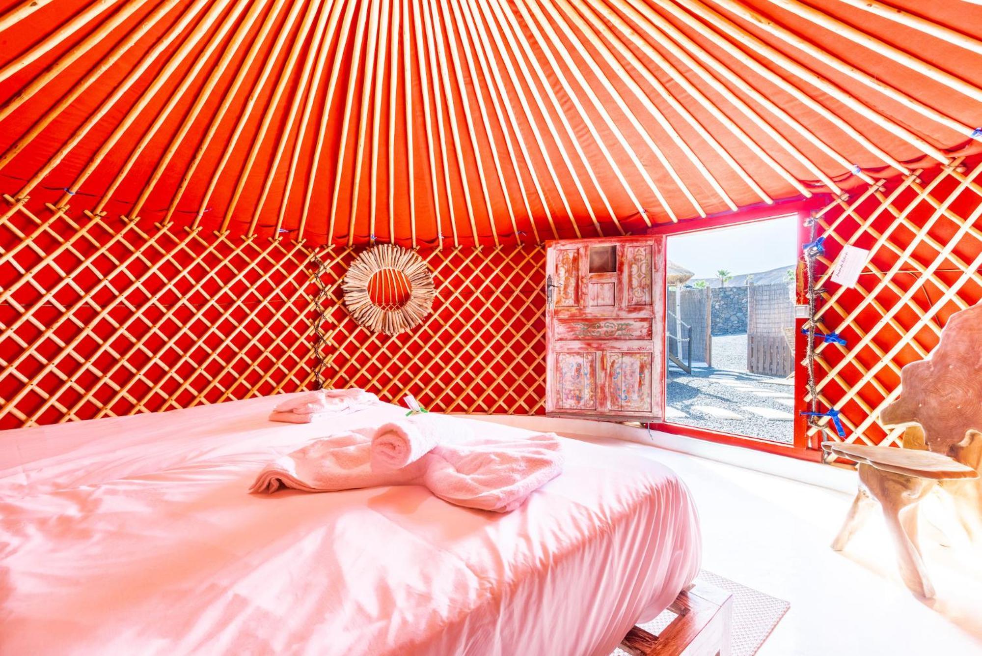 Resort De Arrieta Village - Yurts And Stone - Shared Pool - Walking Distance To Arrieta - Eco Friendly Tabayesco