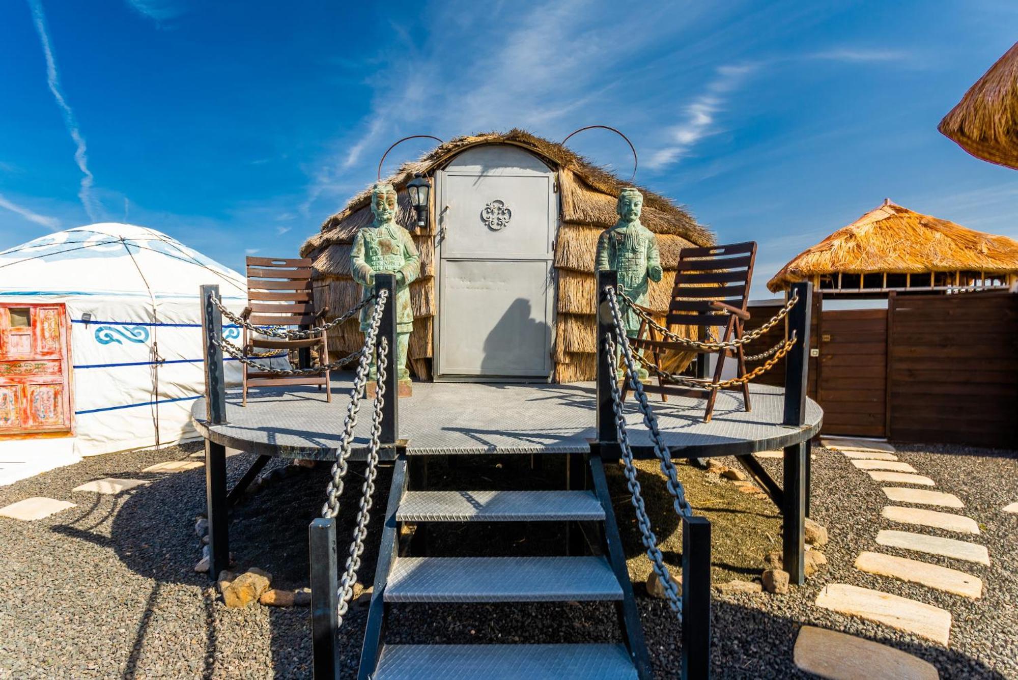 De Arrieta Village - Yurts And Stone - Shared Pool - Walking Distance To Arrieta - Off Grid Resort *