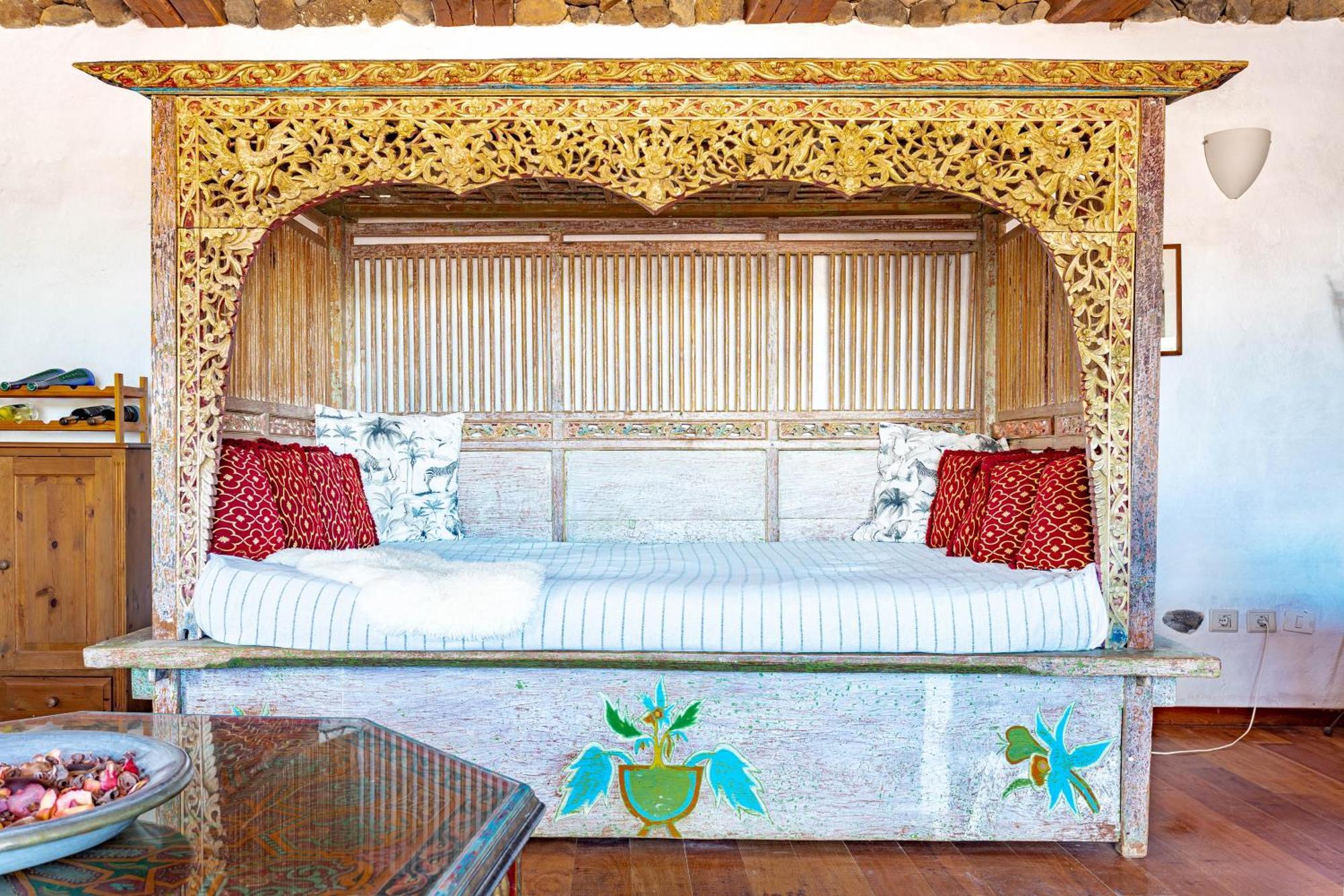 De Arrieta Village - Yurts And Stone - Shared Pool - Walking Distance To Arrieta - Off Grid Tabayesco