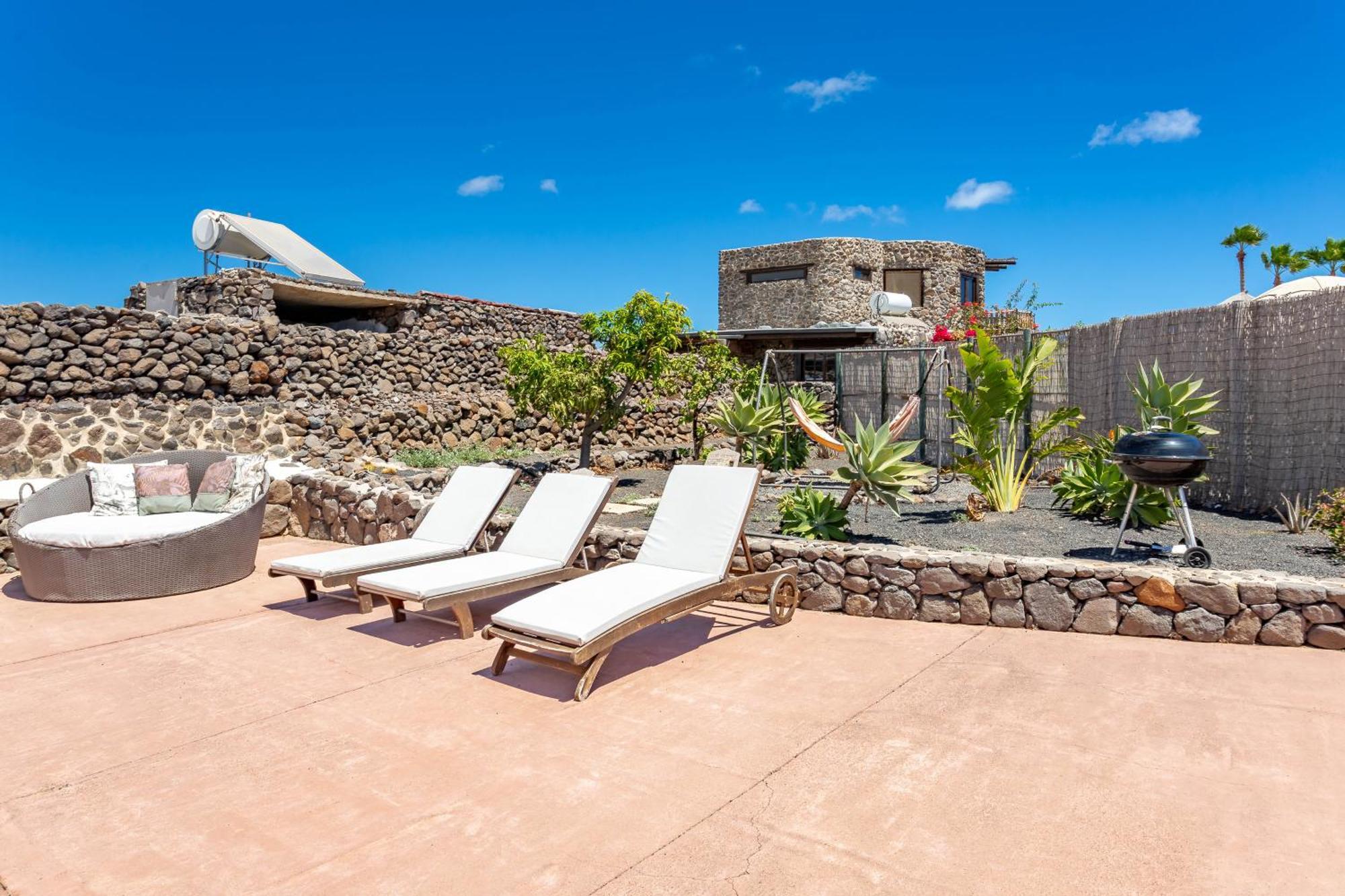 De Arrieta Village - Yurts And Stone - Shared Pool - Walking Distance To Arrieta - Eco Friendly *