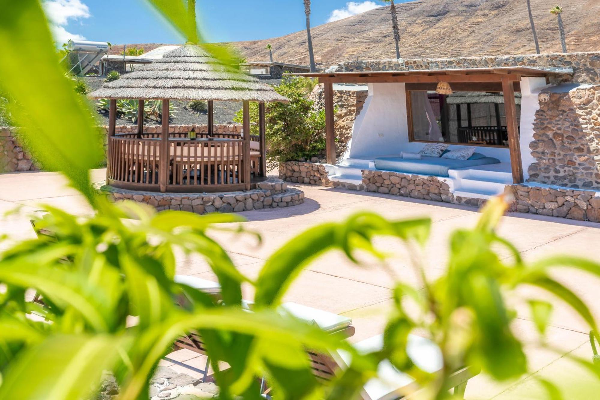 De Arrieta Village - Yurts And Stone - Shared Pool - Walking Distance To Arrieta - Off Grid Tabayesco