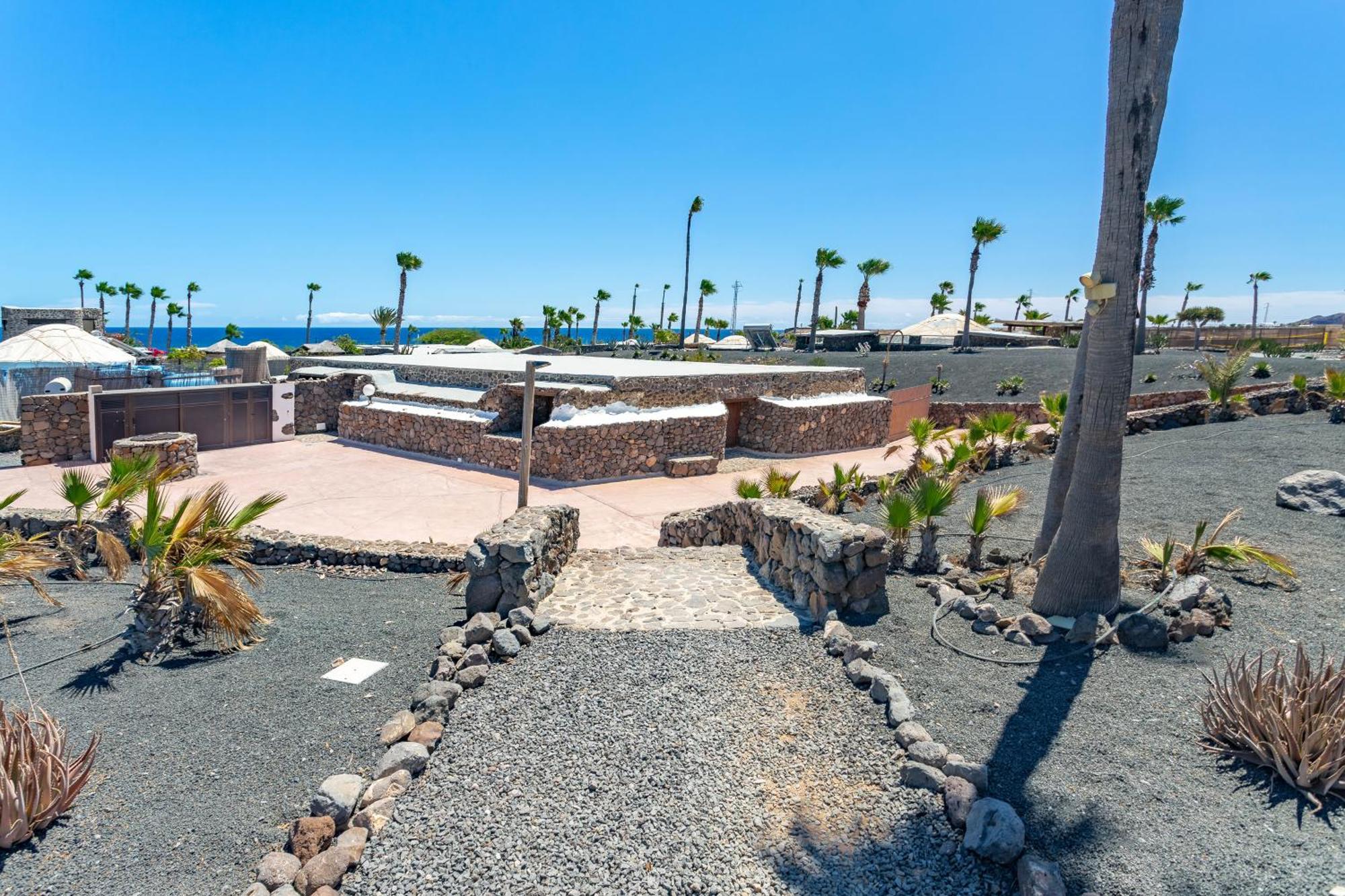 De Arrieta Village - Yurts And Stone - Shared Pool - Walking Distance To Arrieta - Off Grid Resort Tabayesco