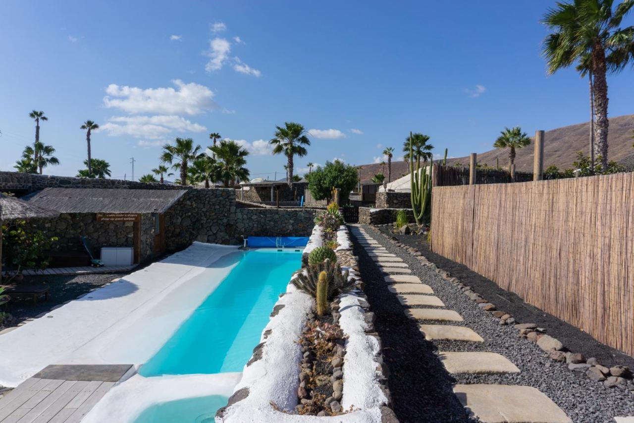 De Arrieta Village - Yurts And Stone - Shared Pool - Walking Distance To Arrieta - Off Grid Resort *