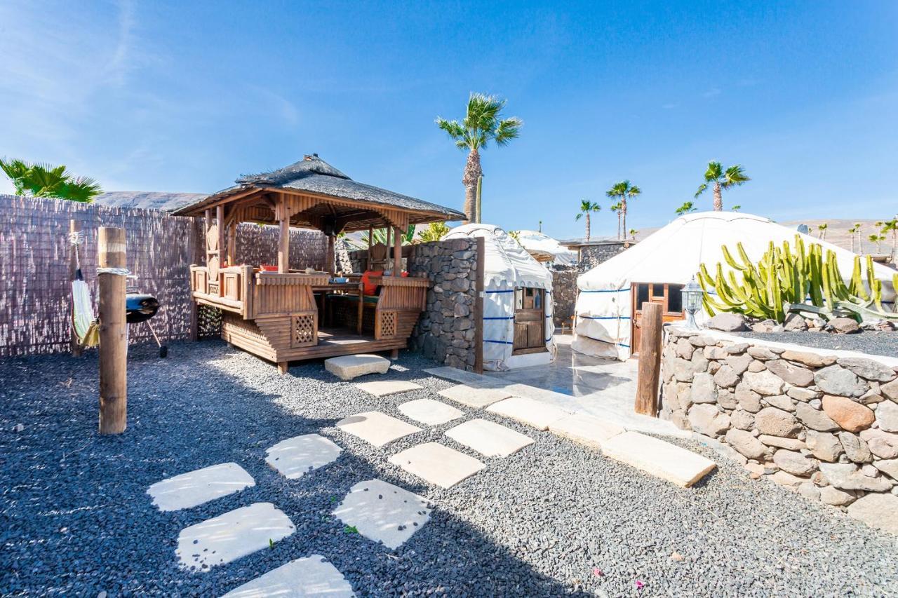 De Arrieta Village - Yurts And Stone - Shared Pool - Walking Distance To Arrieta - Off Grid Resort *